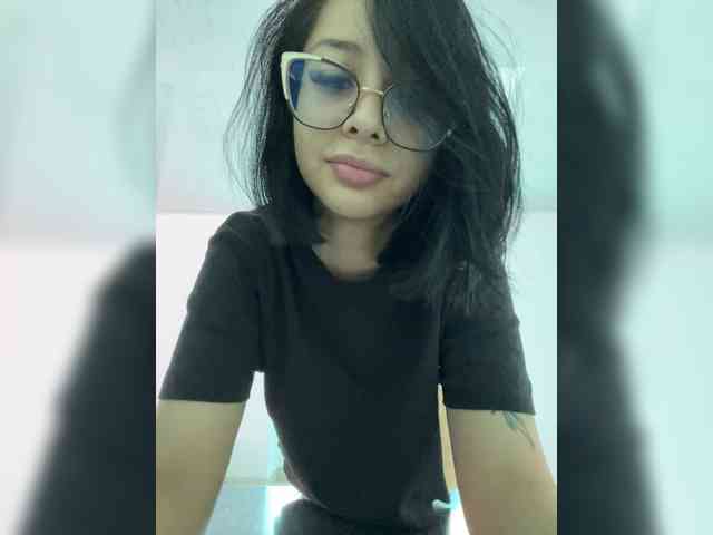 LilyBratz webcam
