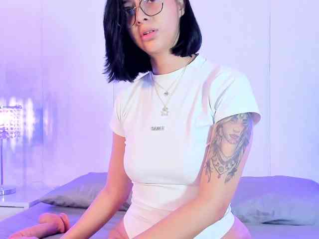 LilyBratz webcam