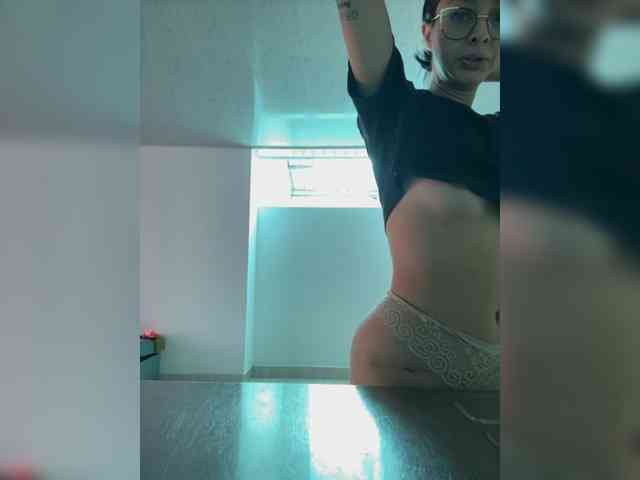LilyBratz webcam
