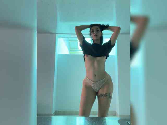 LilyBratz webcam