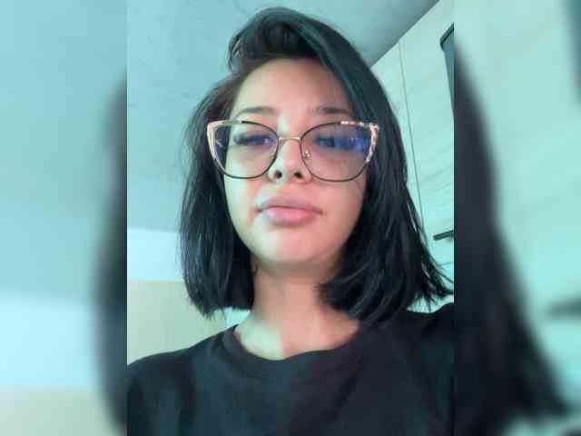 LilyBratz webcam