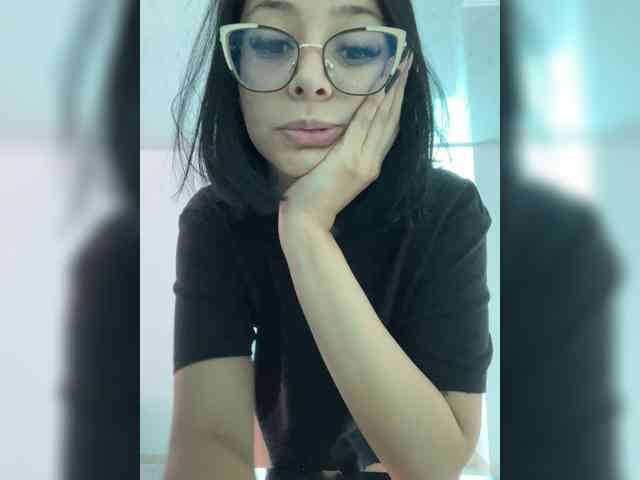LilyBratz webcam