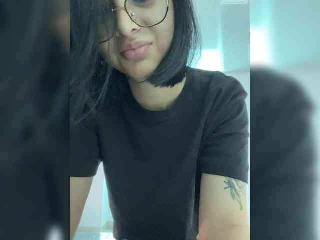 LilyBratz webcam