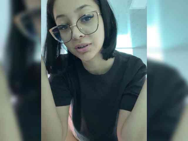 LilyBratz webcam