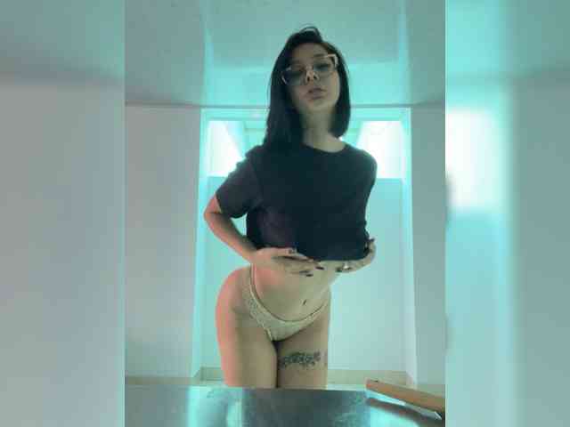 LilyBratz webcam