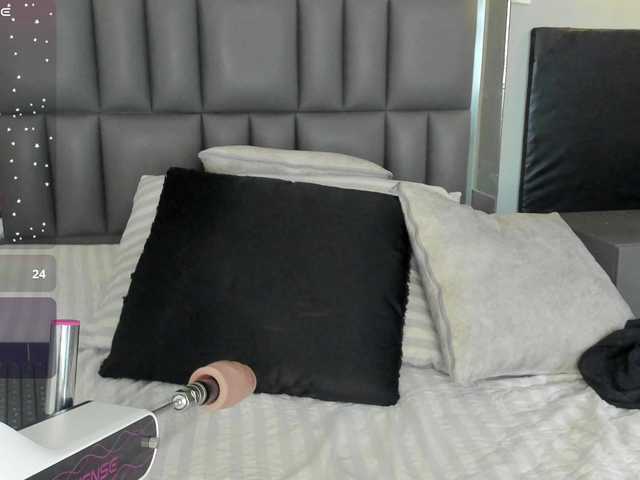 Siennaa-Rosee — Hi love, today is all about me, so get down on your knees and put than tongue to work 