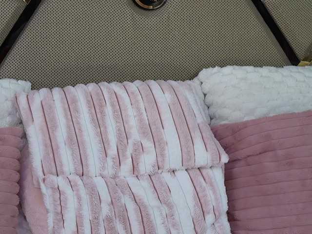 Sweet-Mishelle's BongaCams show and profile