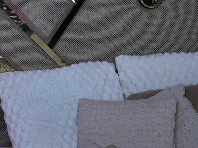 Sweet-Mishelle's BongaCams show and profile