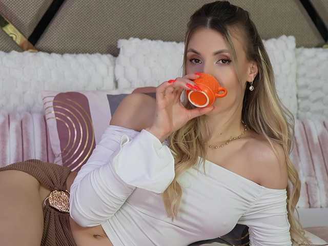 Sweet-Mishelle's BongaCams show and profile