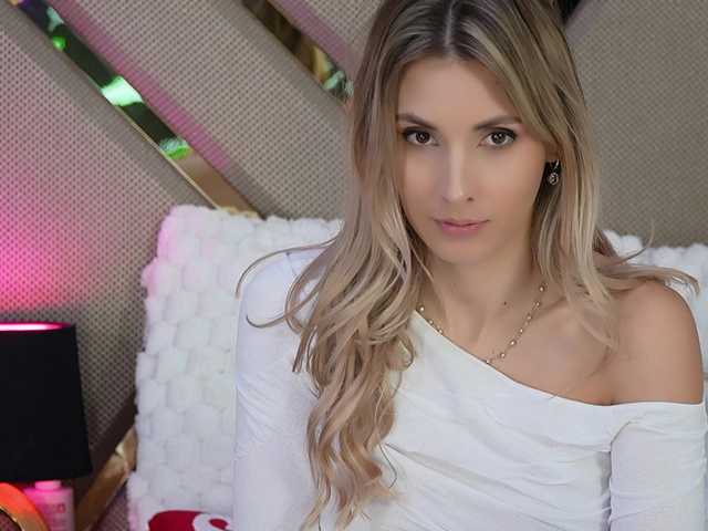 Sweet-Mishelle's BongaCams show and profile