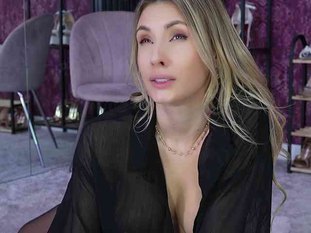 Sweet-Mishelle webcam