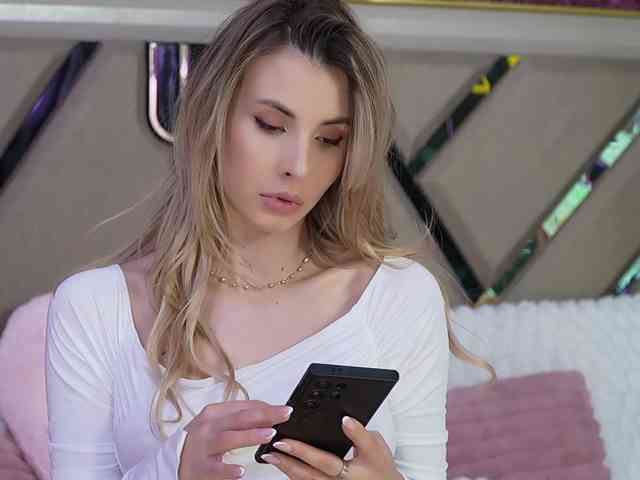 Sweet-Mishelle webcam