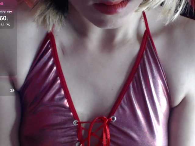 cristal-hills-19's BongaCams show and profile