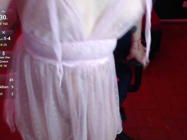 cristal-hills-19's BongaCams show and profile