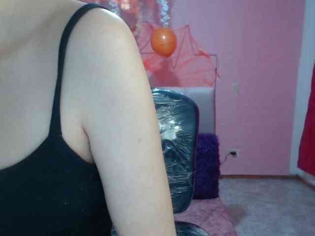 cristal-hills-19 Live Webcam on BongaCams