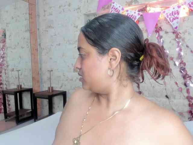 PenelopeRusso Live Webcam on BongaCams