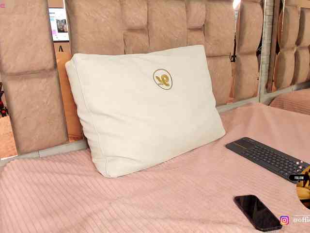 LilianStarfire webcam