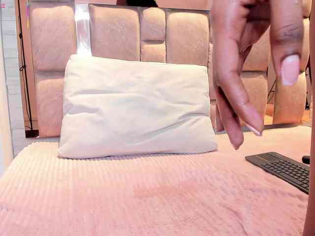 LilianStarfire webcam