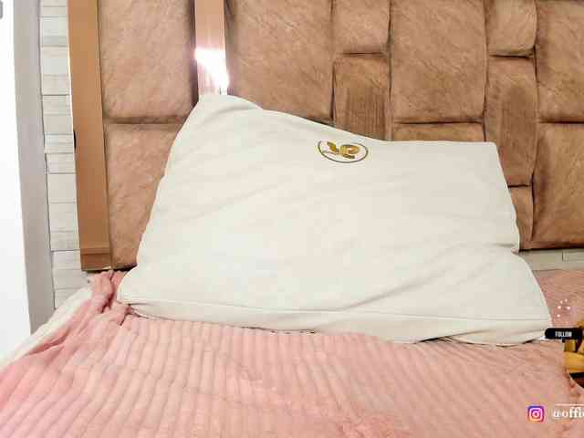 LilianStarfire webcam