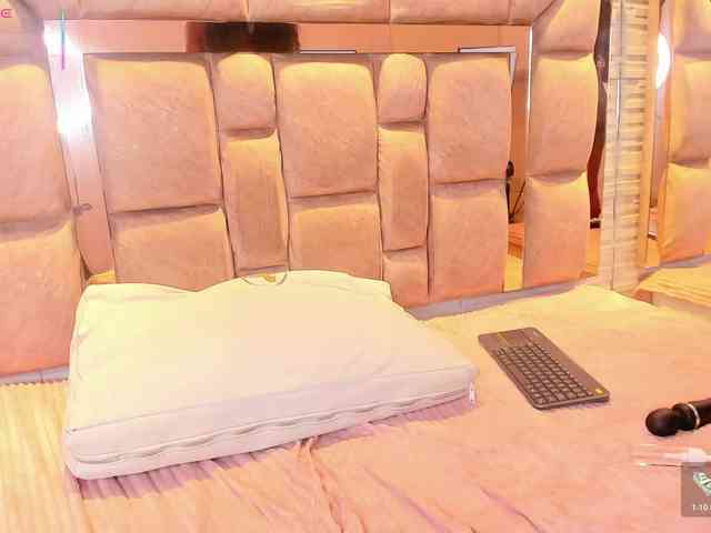 LilianStarfire webcam