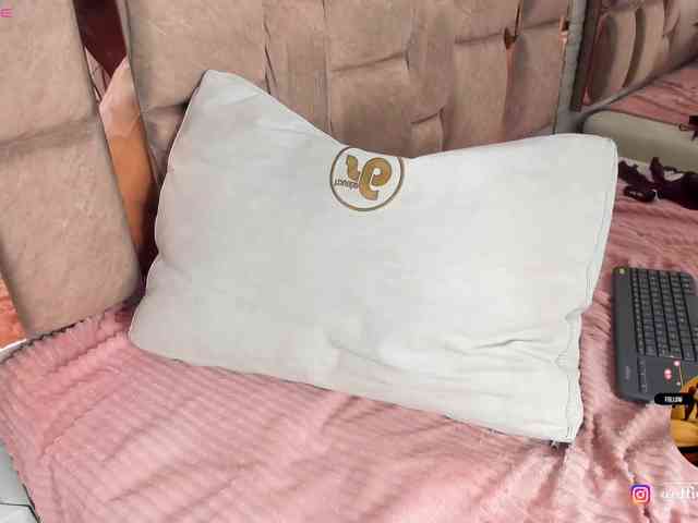 LilianStarfire webcam