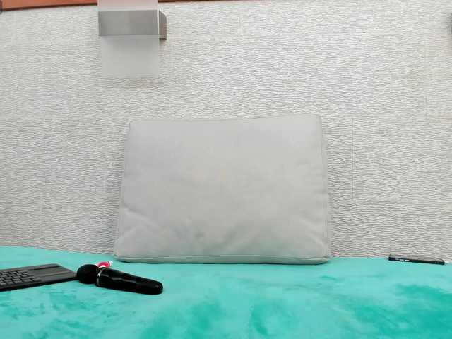 AlliceGreen's BongaCams show and profile