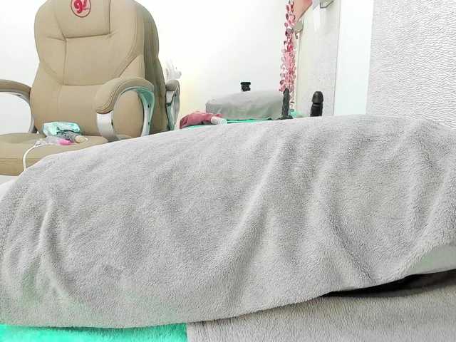 AlliceGreen's BongaCams show and profile