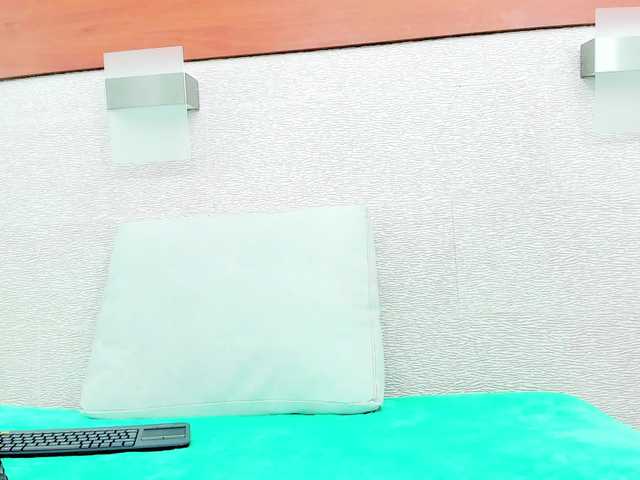 AlliceGreen's BongaCams show and profile