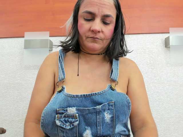 AlliceGreen's BongaCams show and profile