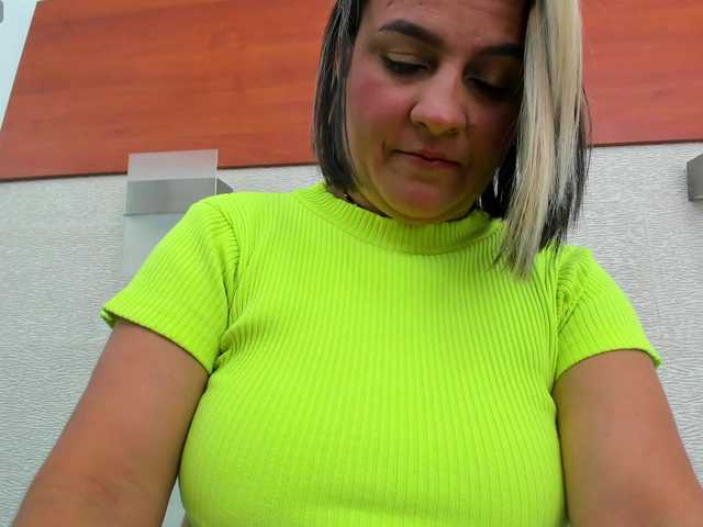 AlliceGreen's BongaCams show and profile