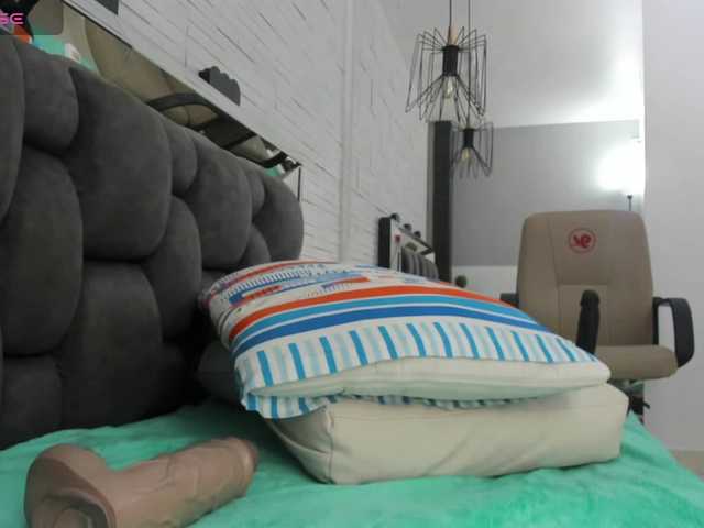 AlliceGreen's BongaCams show and profile