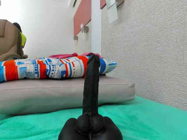 AlliceGreen Live Webcam on BongaCams