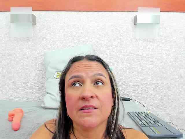 AlliceGreen Live Webcam on BongaCams