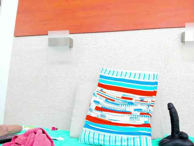 AlliceGreen Live Webcam on BongaCams