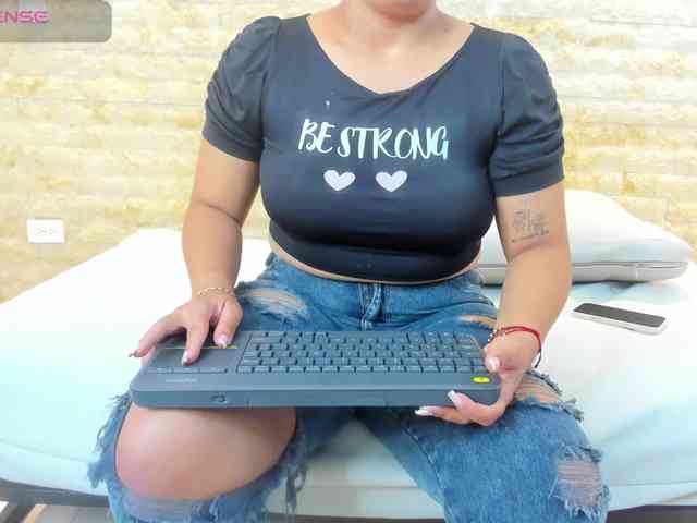 JuliethaTaylor webcam