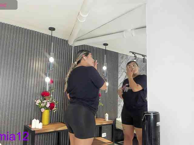 nude striptease JuliethaTaylor