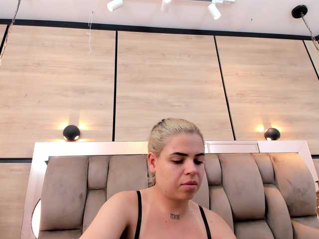 DorothyVegga's BongaCams show and profile