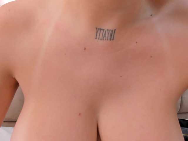 DorothyVegga's BongaCams show and profile