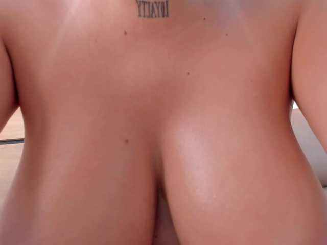 DorothyVegga's BongaCams show and profile