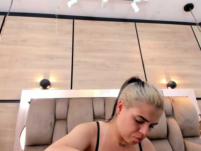 DorothyVegga's BongaCams show and profile