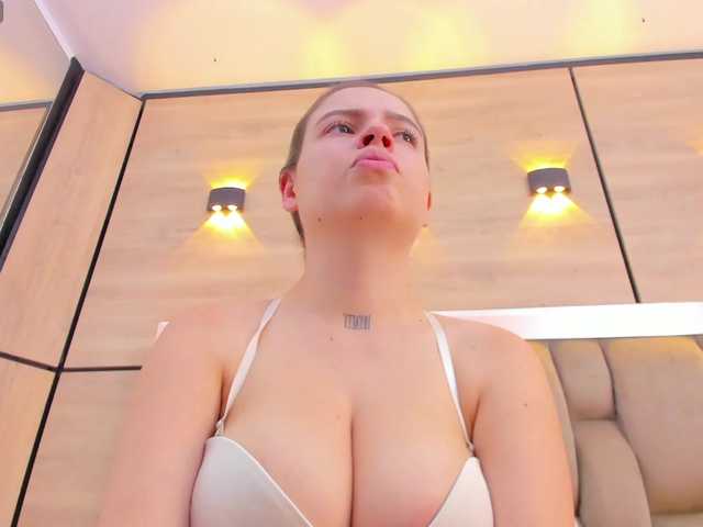 DorothyVegga's BongaCams show and profile