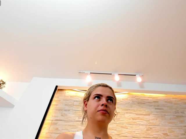 DorothyVegga's BongaCams show and profile