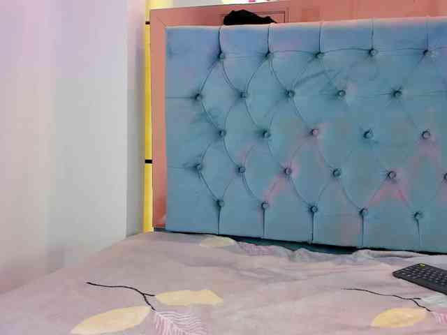 PocahontasPow Live Webcam on BongaCams