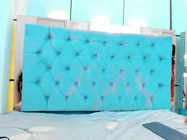 PocahontasPow webcam