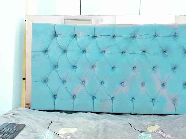 PocahontasPow webcam