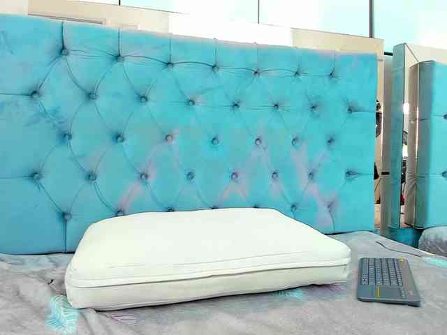 PocahontasPow webcam