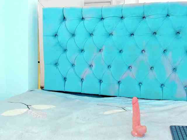 PocahontasPow webcam