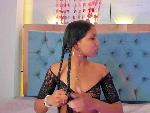 PocahontasPow webcam