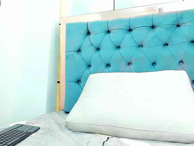 PocahontasPow webcam