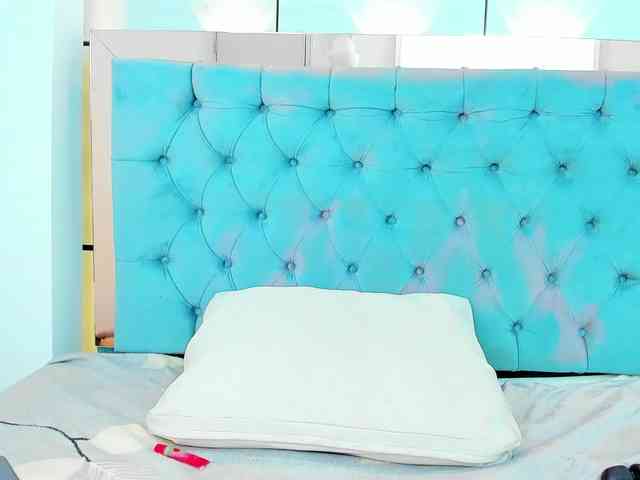 PocahontasPow webcam